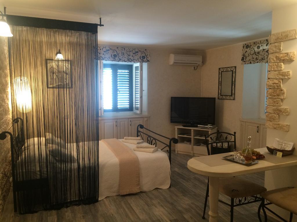 Old Town Apartment ชิเบนิก ภายนอก รูปภาพ