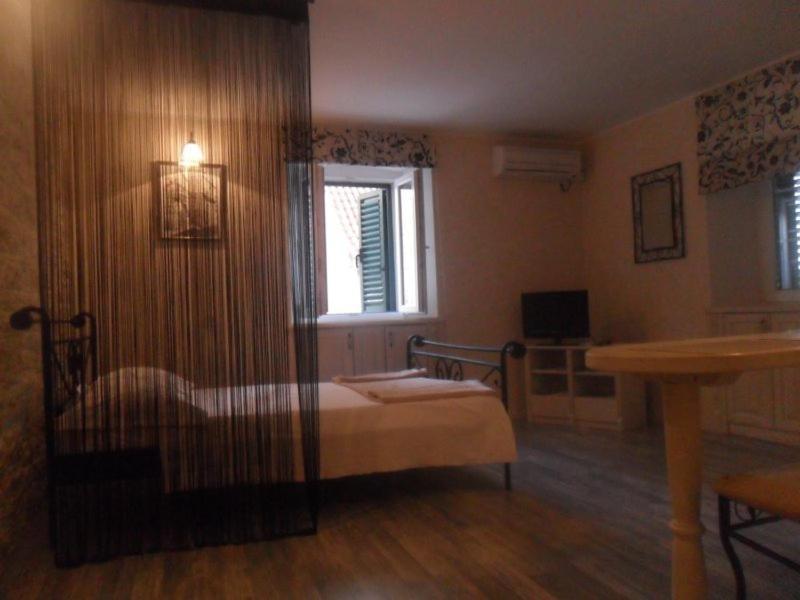 Old Town Apartment ชิเบนิก ภายนอก รูปภาพ